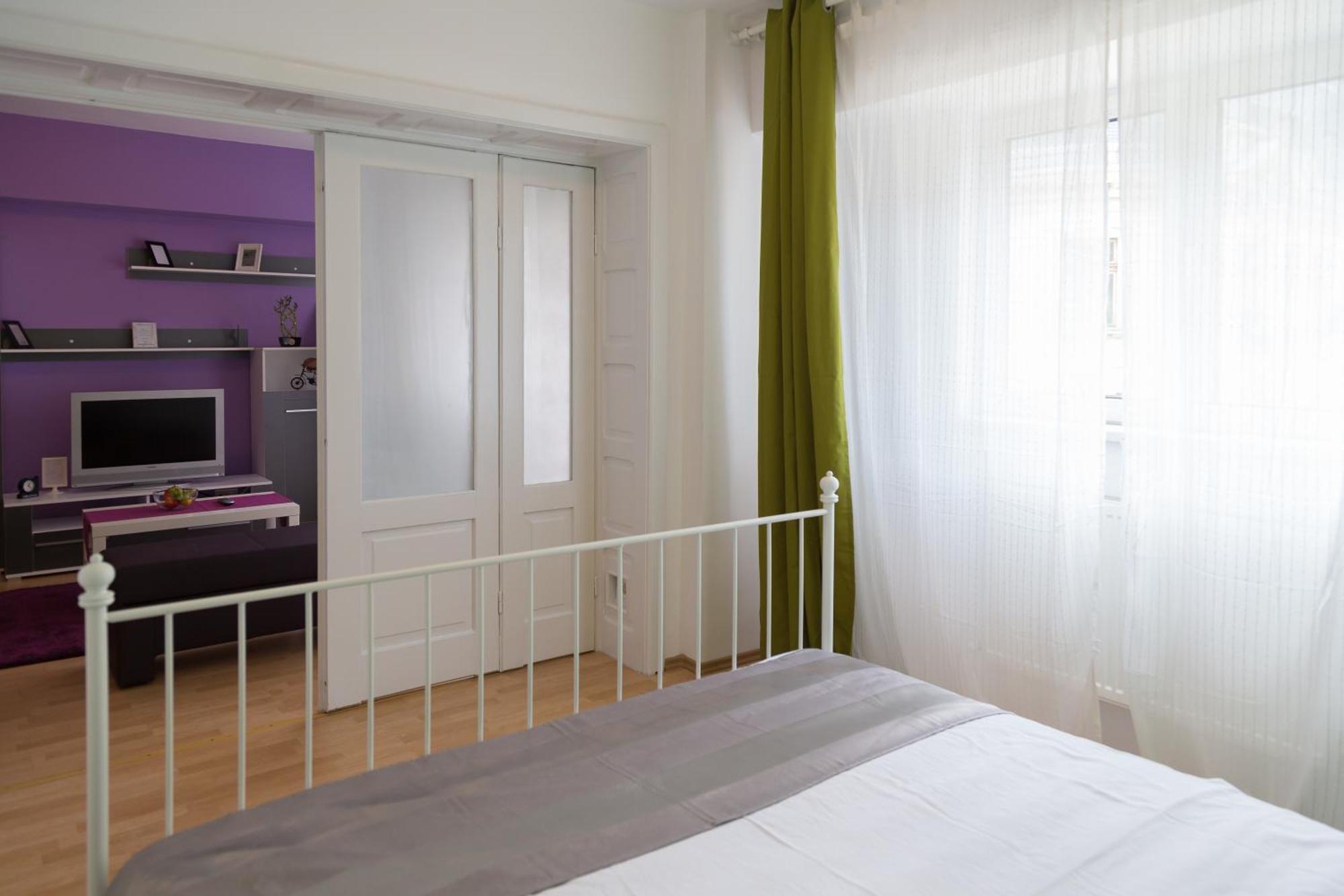 Sunny Old Town Apartments Бухарест Номер фото