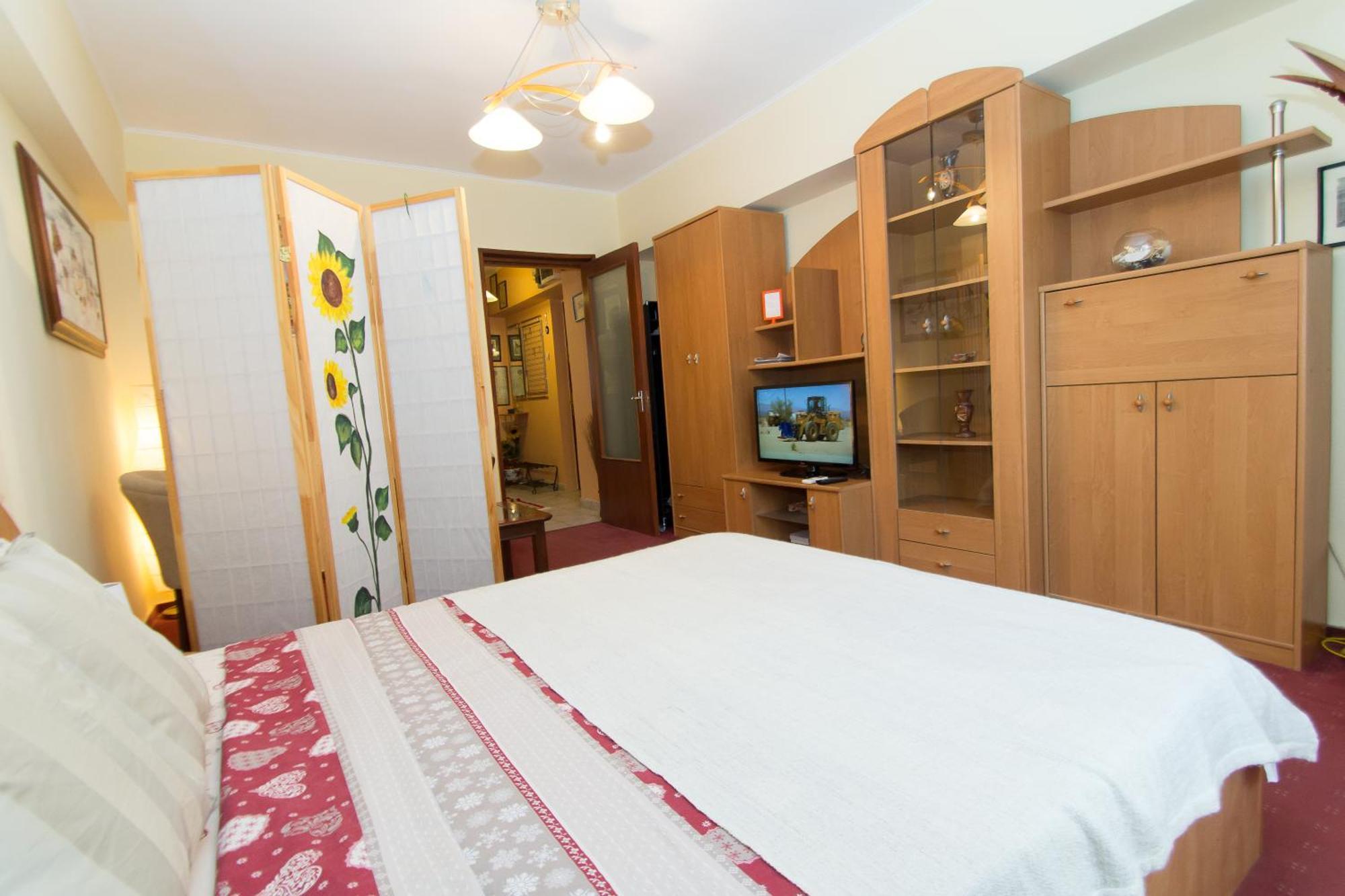 Sunny Old Town Apartments Бухарест Номер фото